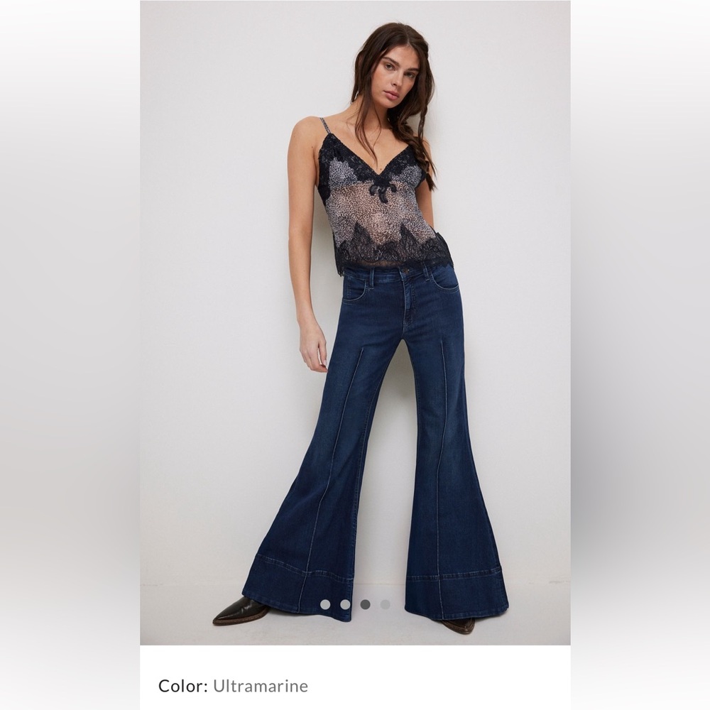 Free people la Rosa flare jean new with tags 25- seam let out xtra long